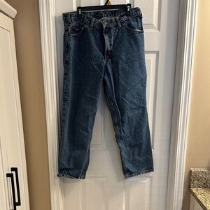 Relaxed Blue Jeans with Cropped Length and Classic Wash